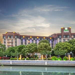 Holiday Inn Express Shanghai Putuo By Ihg